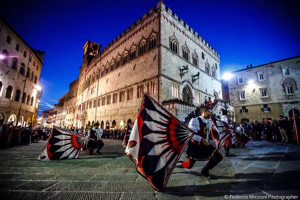 10492249_322985351220368_1621062169342549356_n