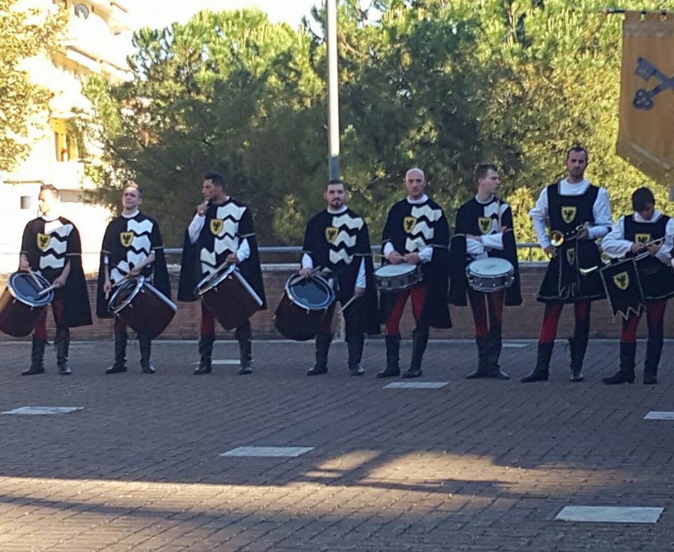 18698215_657615961090637_4477035135844391396_n